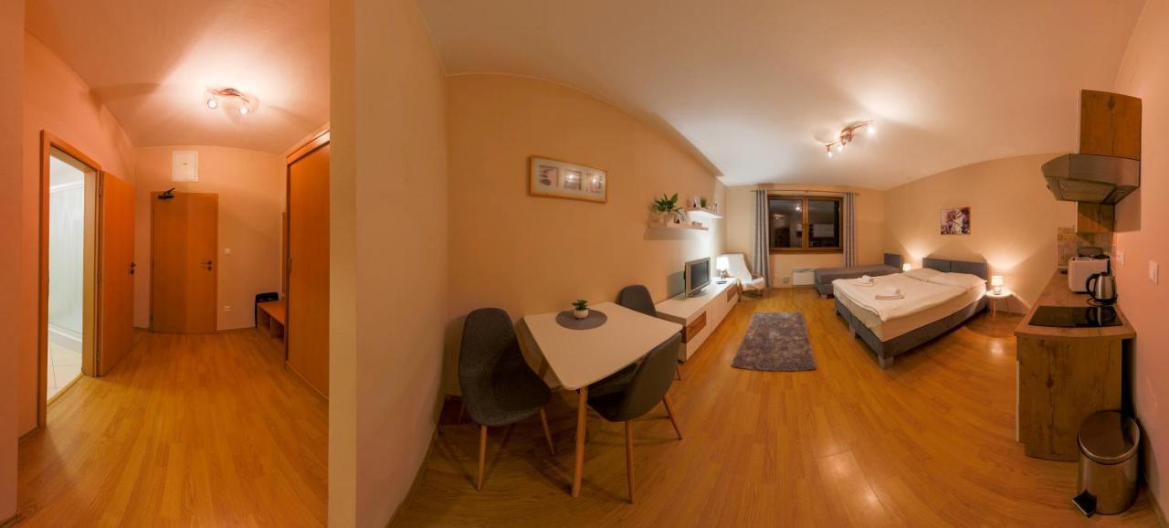 Apartmany Fatrapark 1 S Wellnessom Hrabovska Dolina รูชอมแบรอค ภายนอก รูปภาพ