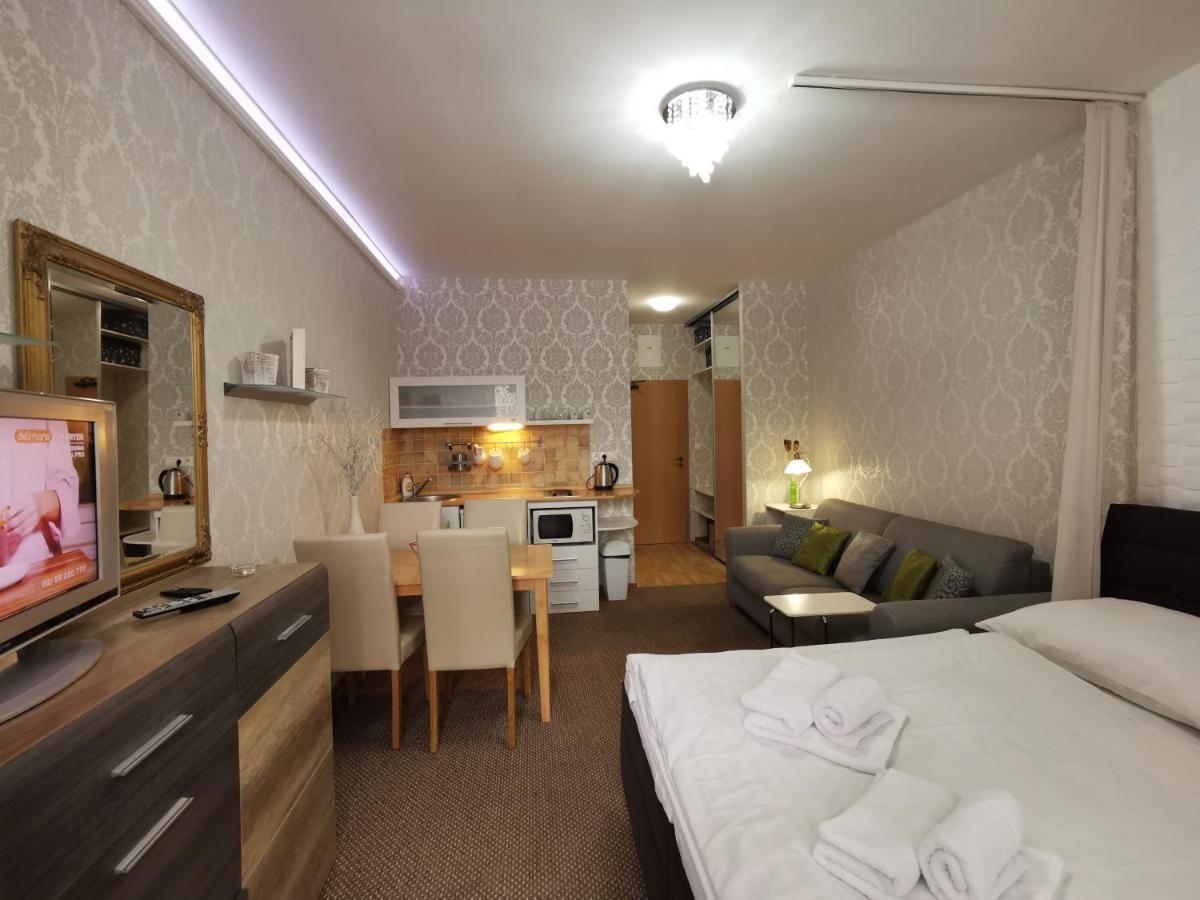 Apartmany Fatrapark 1 S Wellnessom Hrabovska Dolina รูชอมแบรอค ภายนอก รูปภาพ