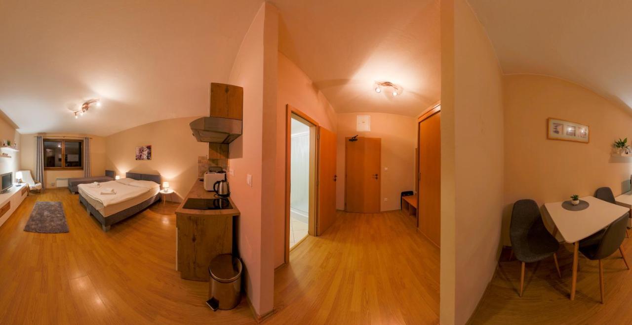 Apartmany Fatrapark 1 S Wellnessom Hrabovska Dolina รูชอมแบรอค ภายนอก รูปภาพ