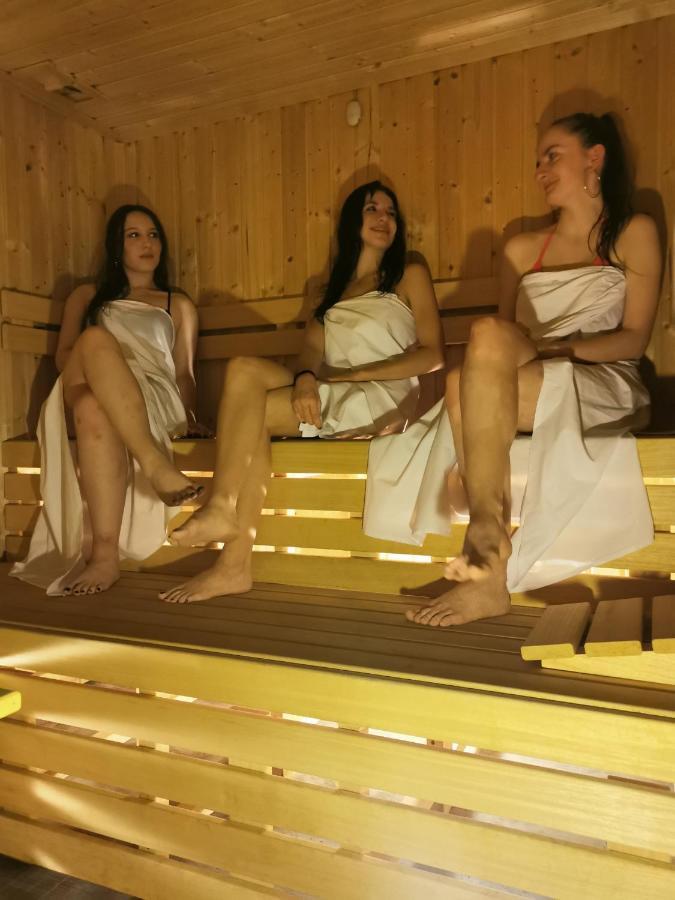Apartmany Fatrapark 1 S Wellnessom Hrabovska Dolina รูชอมแบรอค ภายนอก รูปภาพ