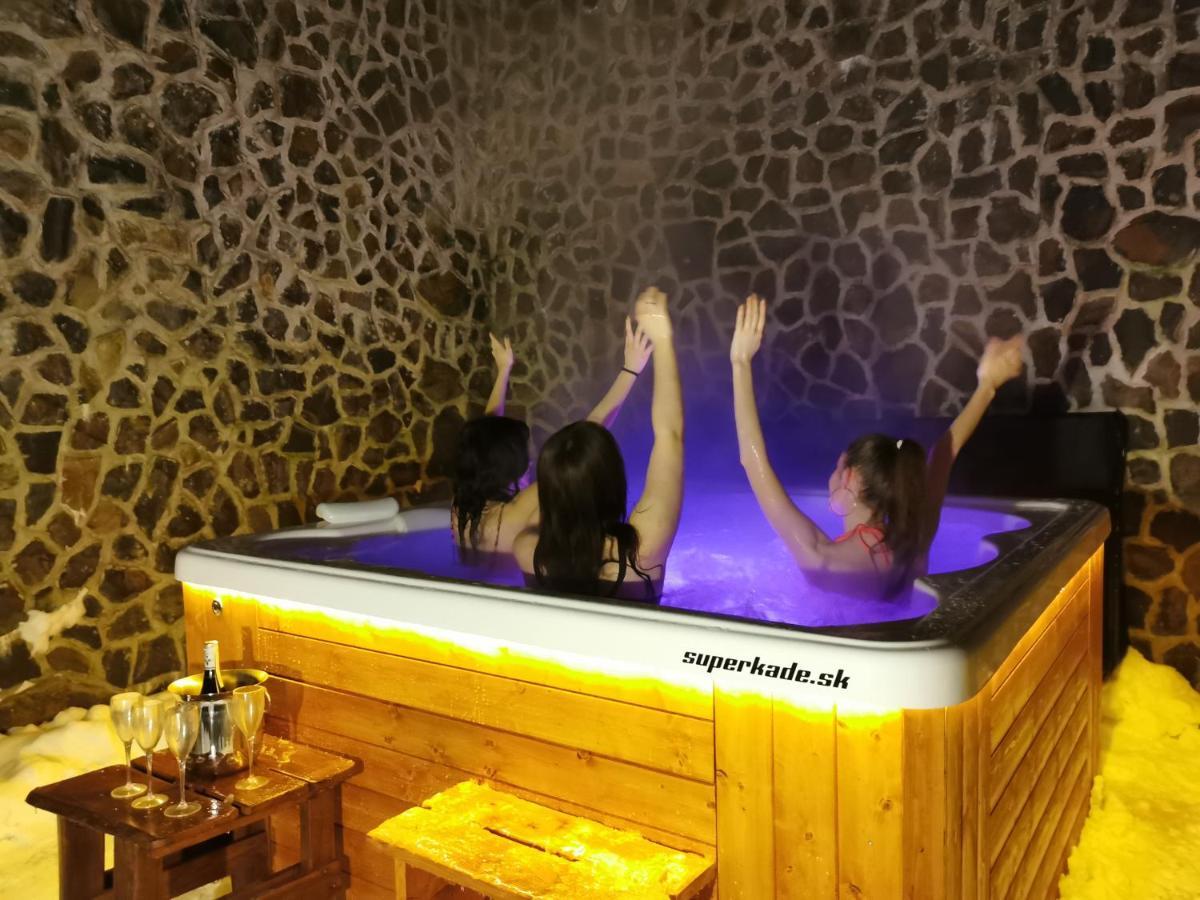 Apartmany Fatrapark 1 S Wellnessom Hrabovska Dolina รูชอมแบรอค ภายนอก รูปภาพ