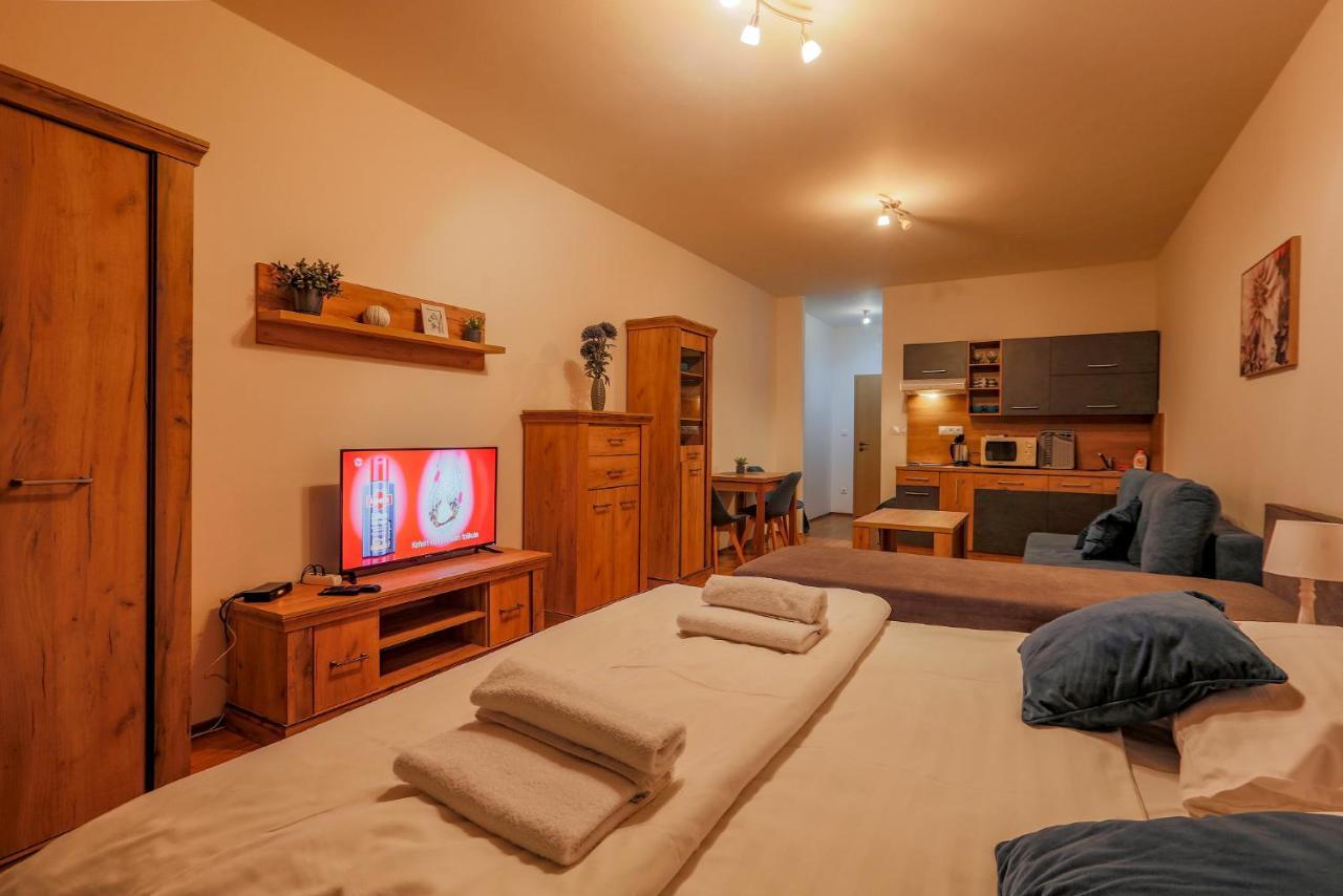 Apartmany Fatrapark 1 S Wellnessom Hrabovska Dolina รูชอมแบรอค ภายนอก รูปภาพ